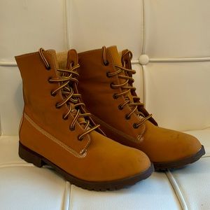 Rock & Candy synthetic leather/sherpa booties. Good used condition. Cute boots!